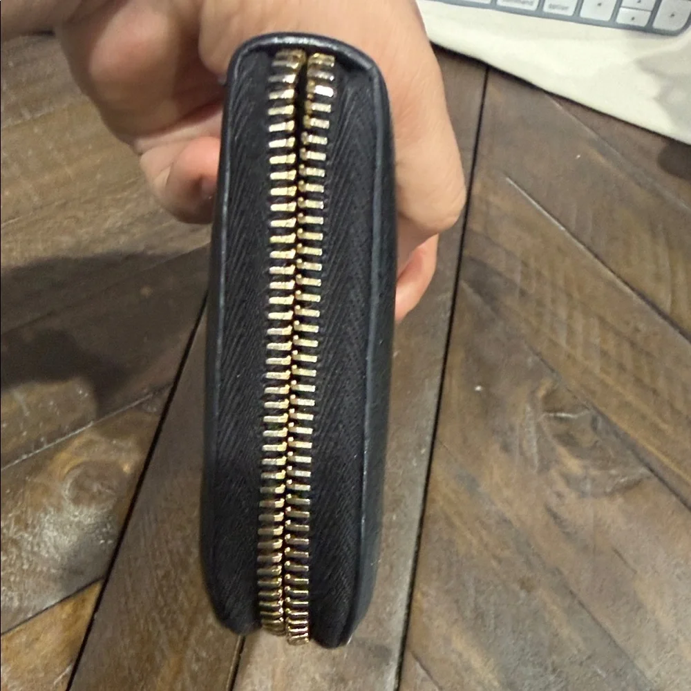 Yves Saint Laurent Black Leather Wallet - Picture 8 of 10